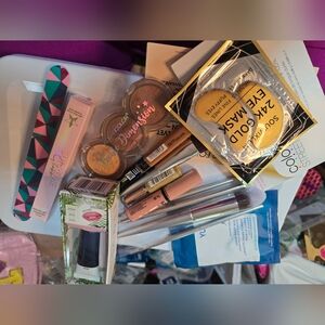 #11JS NEW 11 Pc Beauty Bundle:JEFFREE STAR, Maybelline, Color Street,NYX,Stila